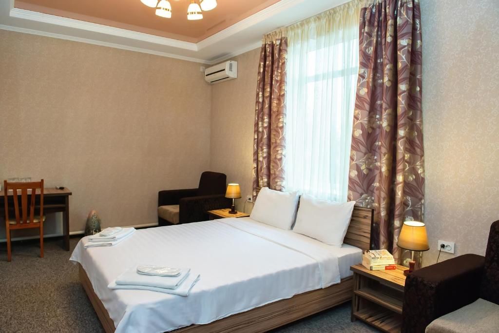 Отель Hotel Kausar Бишкек