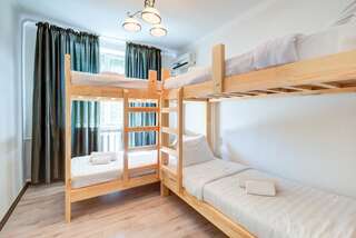 Отель Hotel Kausar Бишкек Кровать в общем номере для мужчин и женщин с 10 кроватями-6