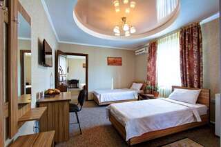 Отель Hotel Kausar Бишкек Стандартный двухместный номер с 1 кроватью или 2 отдельными кроватями-6
