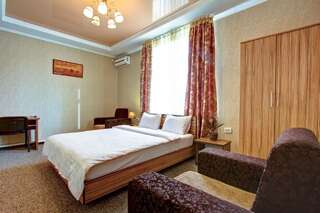 Отель Hotel Kausar Бишкек Стандартный двухместный номер с 1 кроватью или 2 отдельными кроватями-9