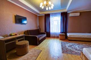 Отель Hotel Kausar Бишкек Стандартный двухместный номер с 1 кроватью или 2 отдельными кроватями-12
