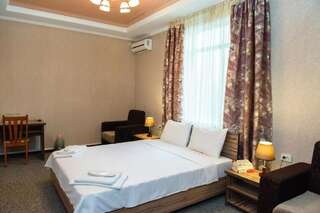 Отель Hotel Kausar Бишкек Стандартный двухместный номер с 1 кроватью или 2 отдельными кроватями-17