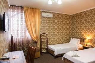 Отель Hotel Kausar Бишкек Стандартный двухместный номер с 1 кроватью или 2 отдельными кроватями-21